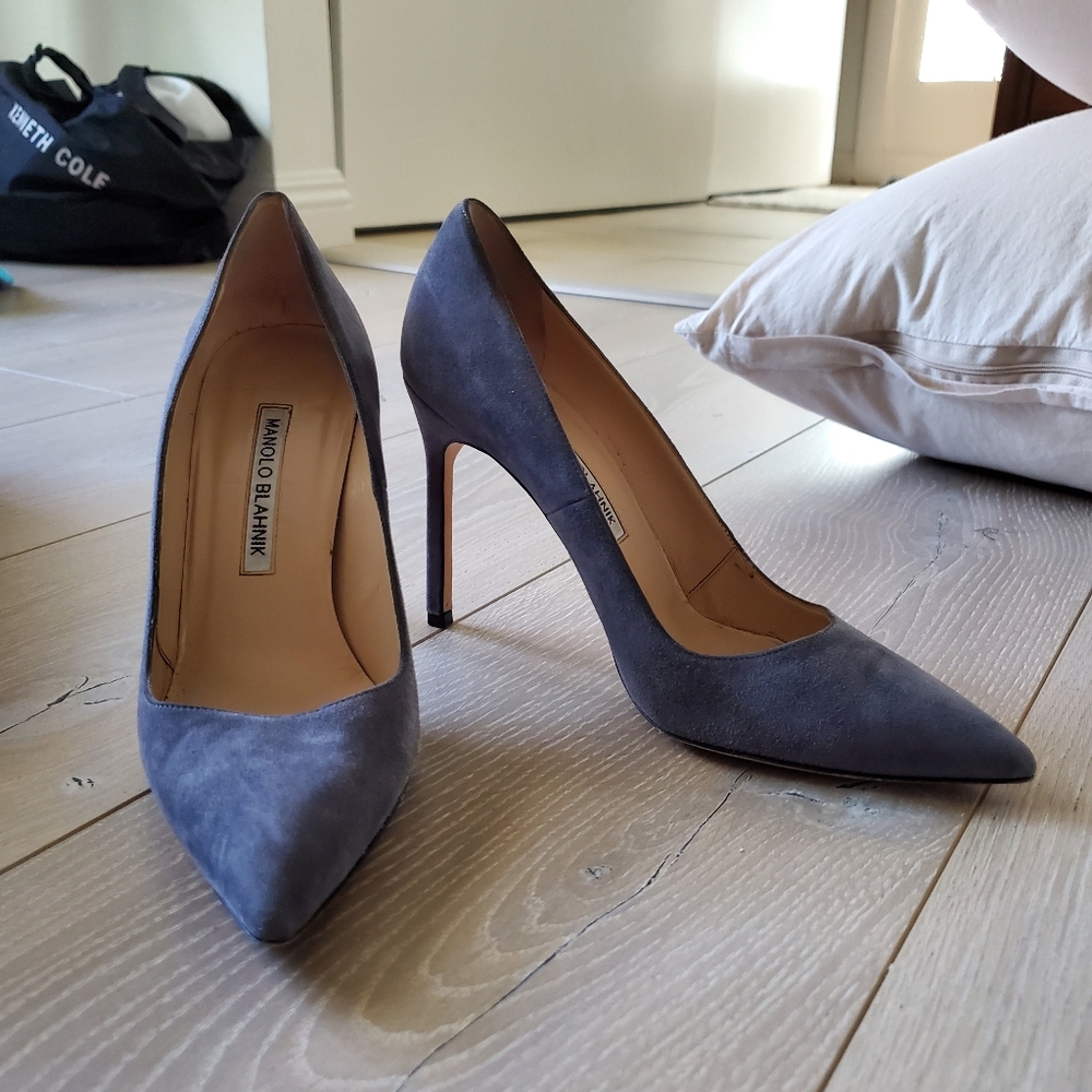 Pointy toe pump